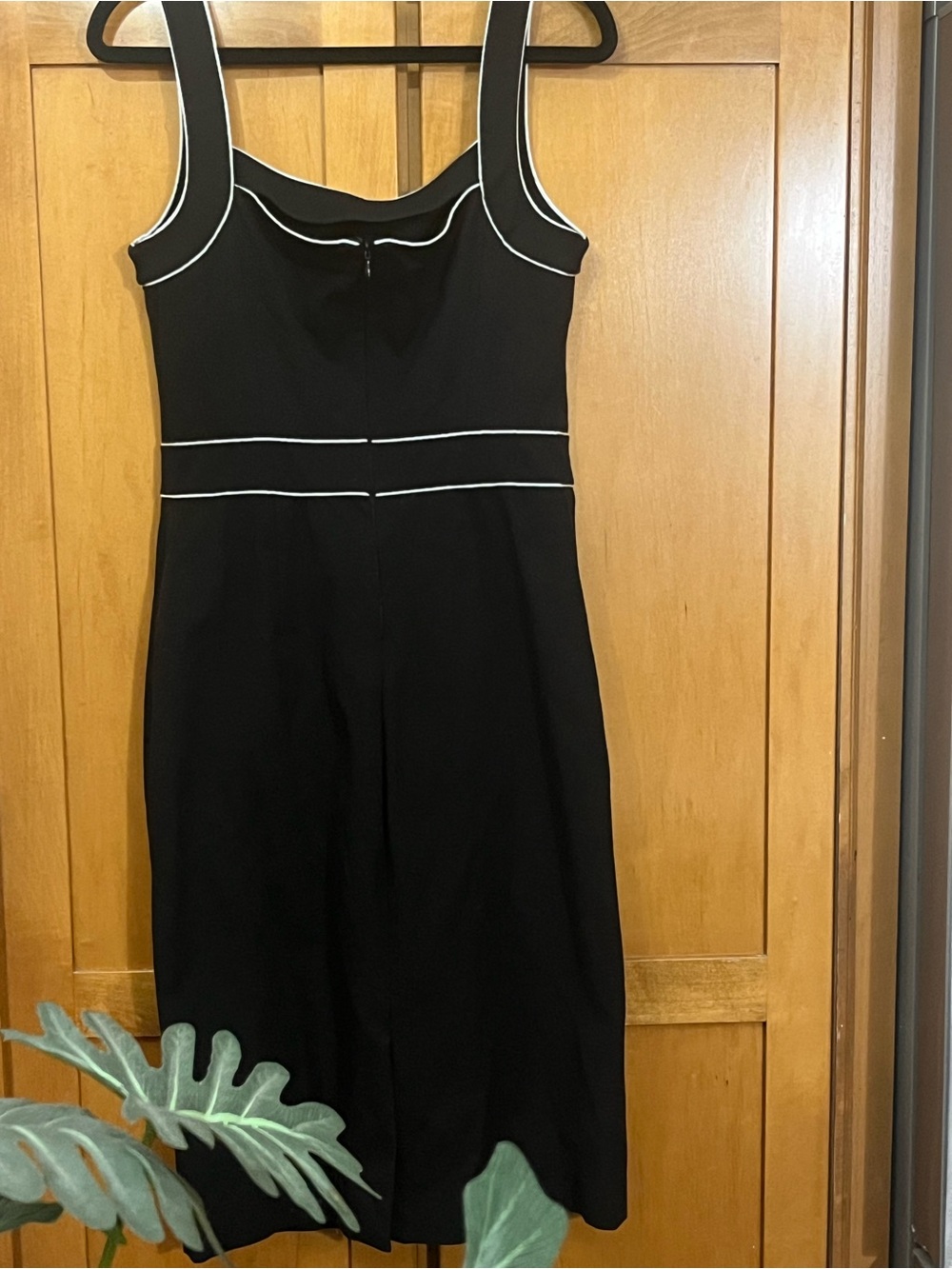 Banana Republic Black Sleeveless Sheath Dress White Piping Size 4